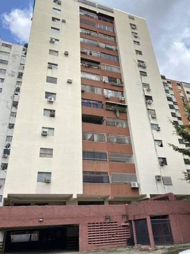 Tibisay Rojas Vende Apartamento En Urbanizaciòn Prebo    Cod. 20330