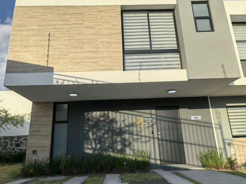 Casa Nueva En Zaru, Querétaro Moderno Con 3 Recámaras, Tv Y Jardín Central
