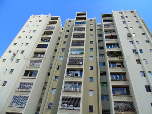 Apartamento De 101 M2 En Venta En La Urb. Santa Rosa De Lima