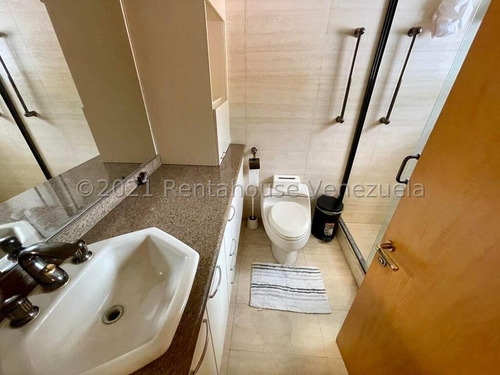 Hermosa Casa De Arquitectura Y Acabados De Lujos ,en Venta Ubicada En Los Chorros 24-4385