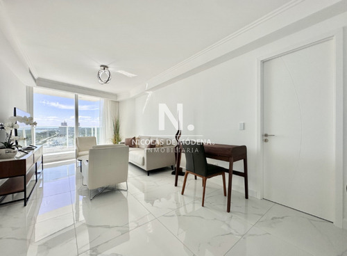 Apartamento En Mansa - Punta Del Este En Venta De 2 Dormitorios.