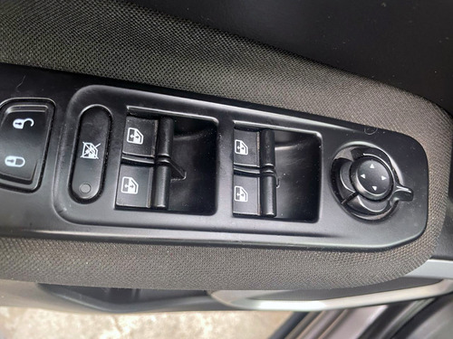 Jeep Renegade 1.8 SPORT LX 4X2 RADIO 5 MT 5P