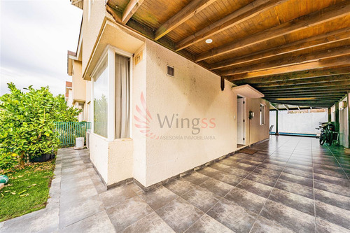 Venta Casa 3 Dormitorios Valle Grande Con Estacionamiento