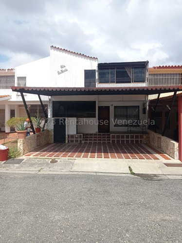  Arnaldo  López Vende Linda Casa En Urb. La Rosaleda,  Barquisimeto  Lara, Venezuela.  4 Dormitorios  3 Baños  161 M² 
