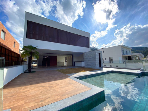 Imagem 3 de 30 de Casa Nova E Moderna Com Vista Incrível No Residencial Sociedade Alphasitio, Em Alphaville, Santana De Parnaíba-sp. 551m² De Área Construída, 523m². - Ca0141