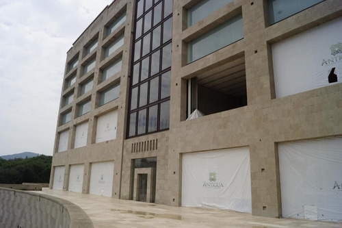 Venta Oficinas En Plaza Antigua Ll,para Inversion.
