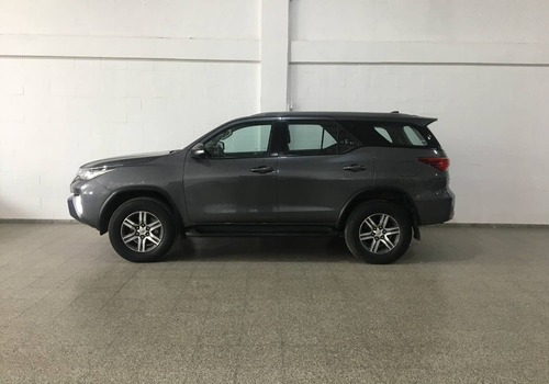 Imagen 10 de 12 de Toyota 2017 Hilux Sw4 Tdi Sr 5as Mt L/16