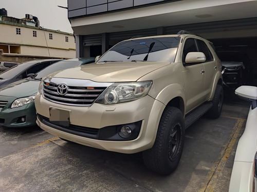 Toyota  Fortuner  4x4