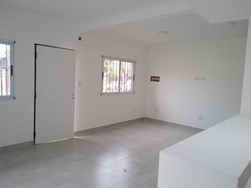 Imagen 10 de 16 de Dúplex De 3 Ambientes Con Patio Y Cochera En Ituzaingó Norte
