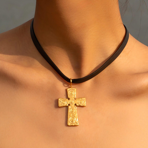 Colar Gargantilha Com Cruz Preta Banhada A Ouro 18k Waridar