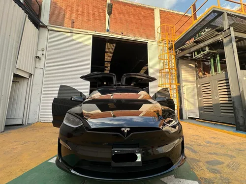 Tesla Model X 2024