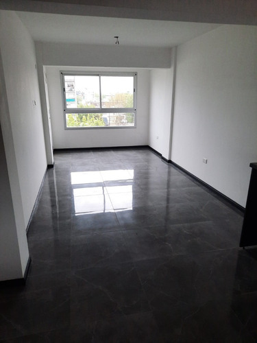Depto. Tres Ambientes En Semipiso