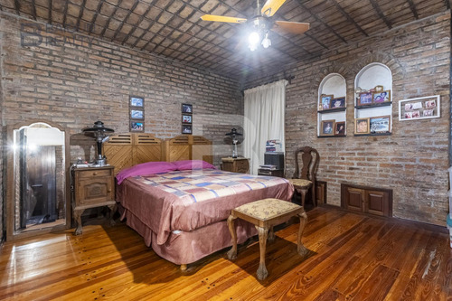 Casa De 6 Ambientes Con Cochera, Patio Y Terraza En Venta En Colegiales