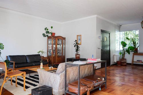 Preciosa Casa Con Gran Terreno En Providencia
