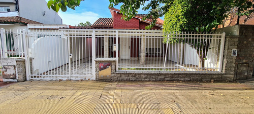 Casa  En Venta En Haedo, Morón, G.b.a. Zona Oeste