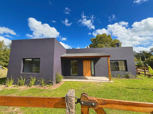 Moderna Casa A Estrenar (barrio Lomas Altas)