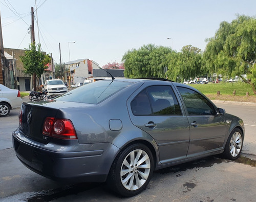 Impecable Volkswagen Bora 1.8t Año 2011 Con Solo 122000 Km!