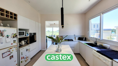 Casa En Venta En El Canton Golf