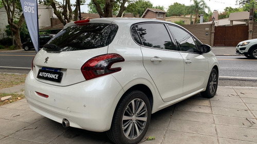 Peugeot 208 Feline Tiptronic