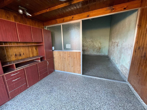 Imagen 2 de 6 de Venta Local Sobre De La Vega - Moreno Sur