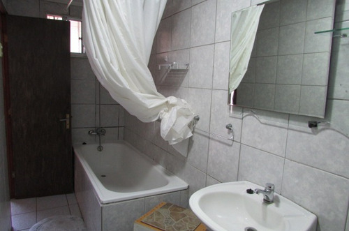 Se Vende Acogedora Casa, A Cuadras De La Municipalidad De Cu