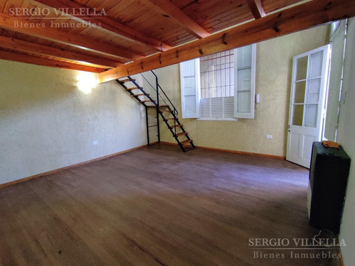 Imagen 7 de 16 de Entre Ríos Y Mendoza. Dúplex De Un Dormitorio. Pasillo.