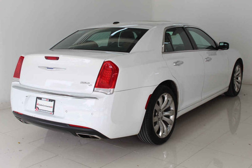 Imagen 5 de 15 de Chrysler 300 2019 6 Cilindros