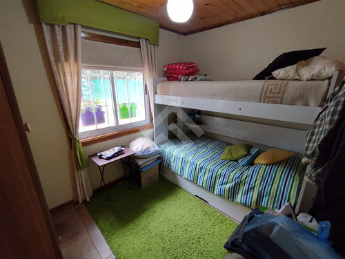 Casa En Venta De 4 Dorm. En Algarrobo