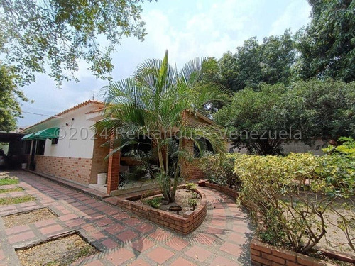 Confortable Casa En Venta El Limon Maracay 24-24222 Ap.