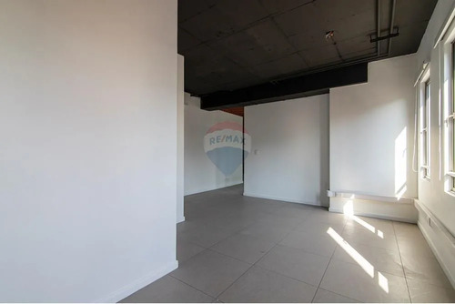 Of. Planta Libre 104,64 Mts2 Metro P.  De Valdivia
