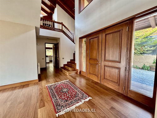Casa En Venta De 5 Dorm. En Lo Barnechea