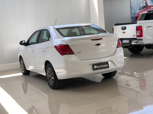 Imagen 11 de 15 de Chevrolet Onix Plus 1.4 Joy Black Mt 4p