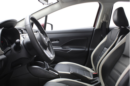 Nissan Versa 1.6 Exclusive Navi At