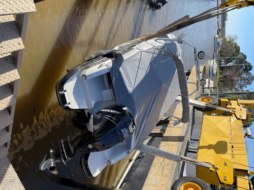 Imagen 23 de 25 de Lancha Canestrari 245 Año 2013 Mercury Verado 250 Hp 400 Hs