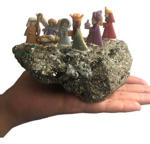 Nacimiento Miniatura Sobre Piedra Pirita