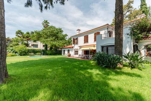 Maravillosa Casa En El Casco Historico De San Isidro Con Vista Al Rio, Lote Soñado De 2.310m2.