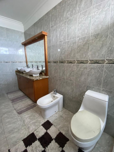 Apartamento 250 Mt2 Playa Mansa Res. Karla-doris R