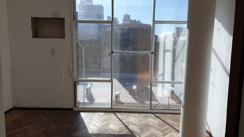 Imagen 4 de 6 de Oficina Con Baño Privado En Pleno Centro!