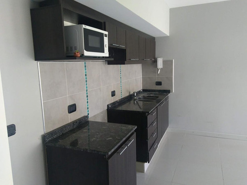 Imagen 5 de 15 de Venta - Casa - Ph - Hurlingham- Jardín - Parrilla - Lavadero- Cochera