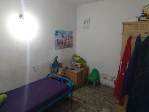 Imagen 9 de 10 de Casa 4 Ambientes A Remodelar En Villa Luzuriaga