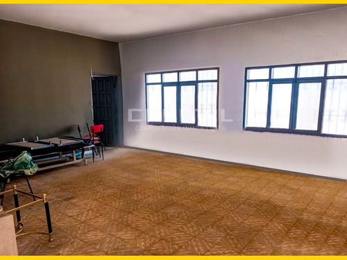 Casa De Una Planta En Alquiler Sobre Avenida Alemana, Amplio Terreno Maxima Exposicion