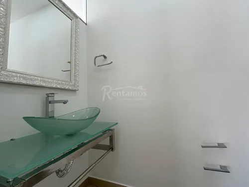 Casa En Arriendo En Loma Del Atravesado. Cod A776020