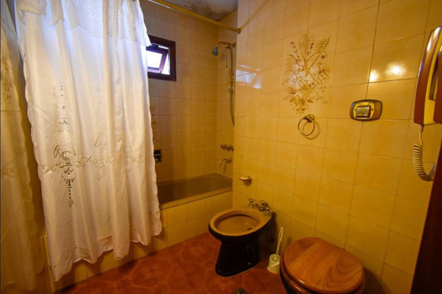 Casa En Venta - 4 Dormitorios 2 Baños 1 Cochera - 200mts2 - La Plata