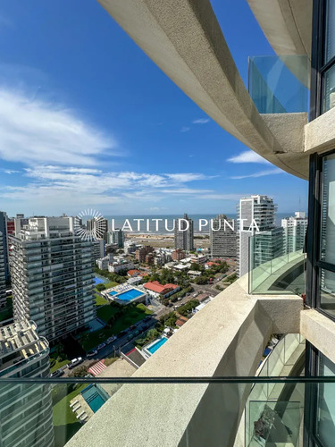 Oportunidad En Artower, Piso Alto Con Excelente Vista, 1 Dormitorio Y Medio