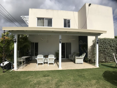 Casa De 4 Habitaciones En Venta Con Doble Solar En Ciudad La Palma Punta Cana 