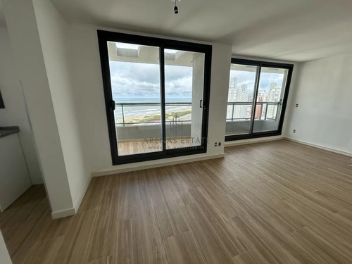 Apartamento A Estrenar  De Dos Dormitorios En Zona  Brava Punta Del Este 