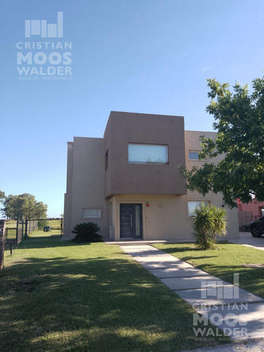 Casa  En Venta 5 Ambientes El Cantón Golf