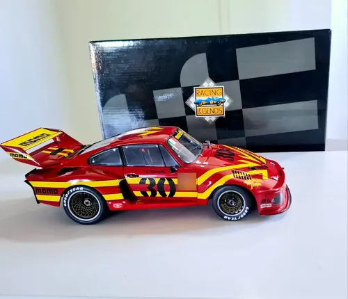 Miniatura Porsche 935 Momo/ Moretti 1:18 Exoto Racing Legend