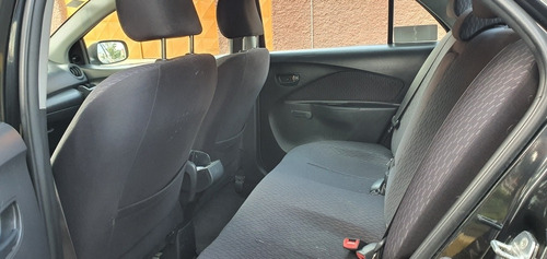 Imagen 15 de 15 de Toyota Yaris 2010 1.5 Sedan Core Aa At