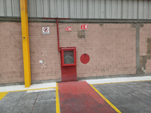 Bodega En Renta De 8,402 M2 Con Oficinas Y Andenes En Cuautitlan Izcalli